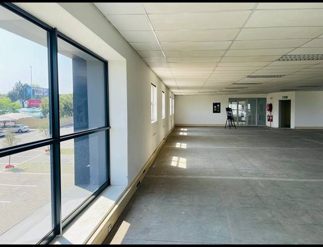 568M² OFFICE TO LET IN VORNA VALLEY